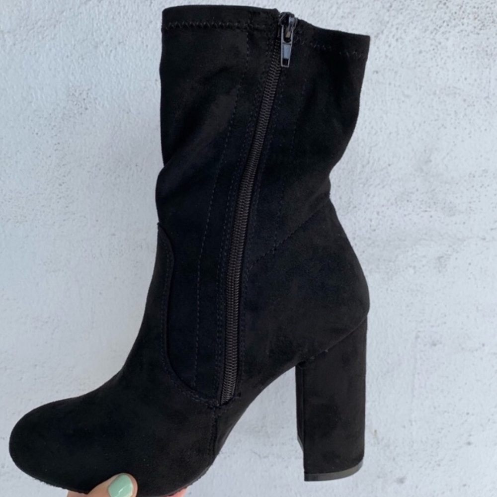 Black booties with Red Roses - Picture 2 of 4